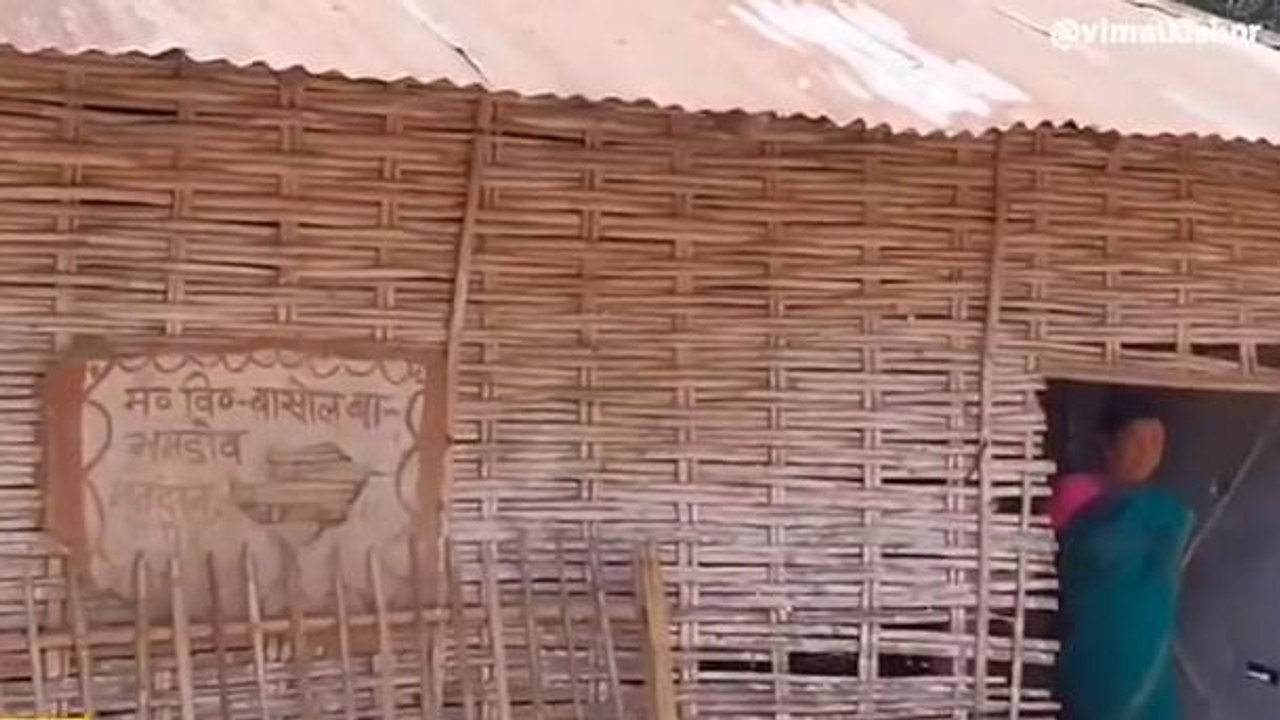 पूर्णिया: टीन के एक कमरे में 500 नौनिहाल का बन रहा भविष्य, देंखे रिपोर्ट