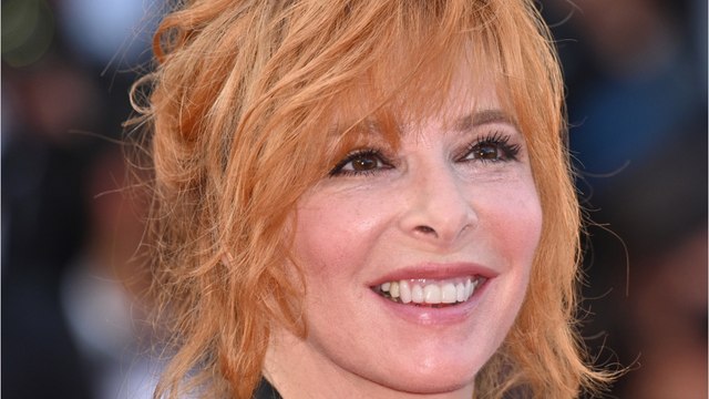 GALA VIDEO - Mylène Farmer méconnaissable : la chanteuse n’a pas toujours été rousse !