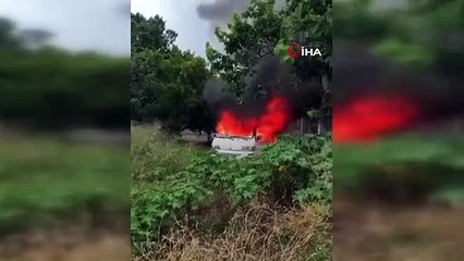 Park halindeki minibüs alevlere teslim oldu