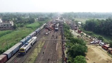 Tải video: Scontro tra treni in India, il bilancio sale a 261 morti e oltre 900 feriti