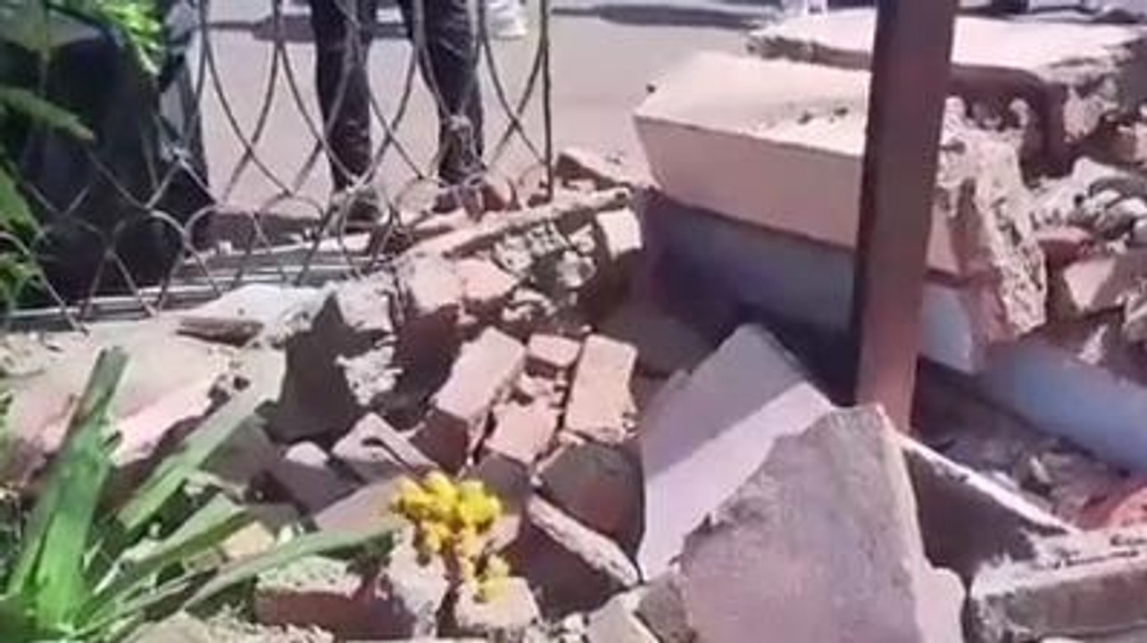 खंडवा: अज्ञात वाहन ने घंटाघर की दीवार को किया क...