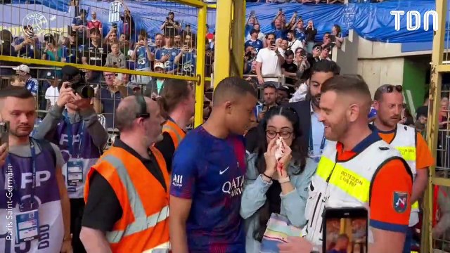 Kylian Mbappé : Sa frappe termine dans le nez d'une supportrice, il court s'excuser