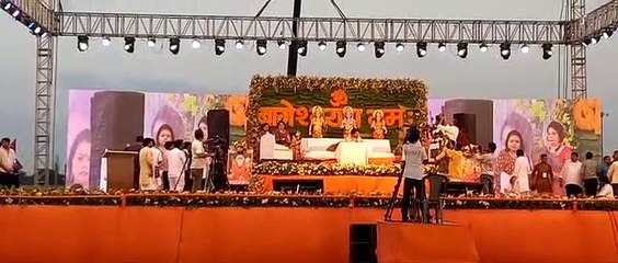SURAT VIDEO: बागेश्वरधाम के पीठाधीश पं. धीरेंद्र शास्त्री का सूरत में स्वागत