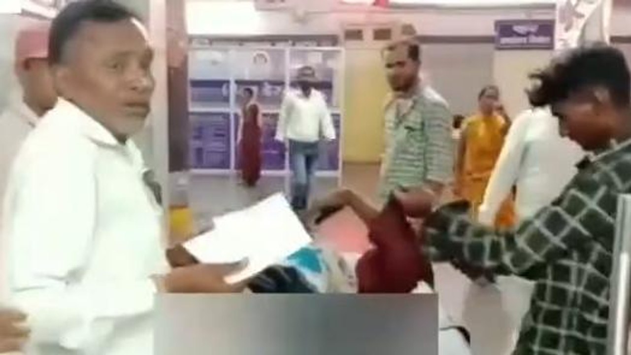 सतना: भीषण सड़क हादसा, बाइक की टक्कर से एक युवक की हुई मौत,तीन हुए घायल