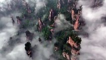 Çin'de 'Avatar Dağlarını' Kaplayan Bulut Denizi Turistleri Büyülüyor