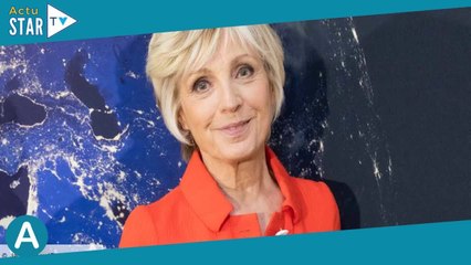 « On a vu que j'avais une perruque » : Évelyne Dhéliat se livre à cœur ouvert sur son cancer du sein