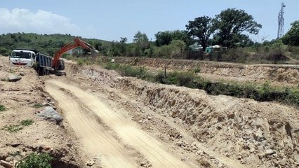 सोनाघाटी में पहाड़ों को काटकर तीसरी रेल लाइन के लिए बन रहा रास्ता