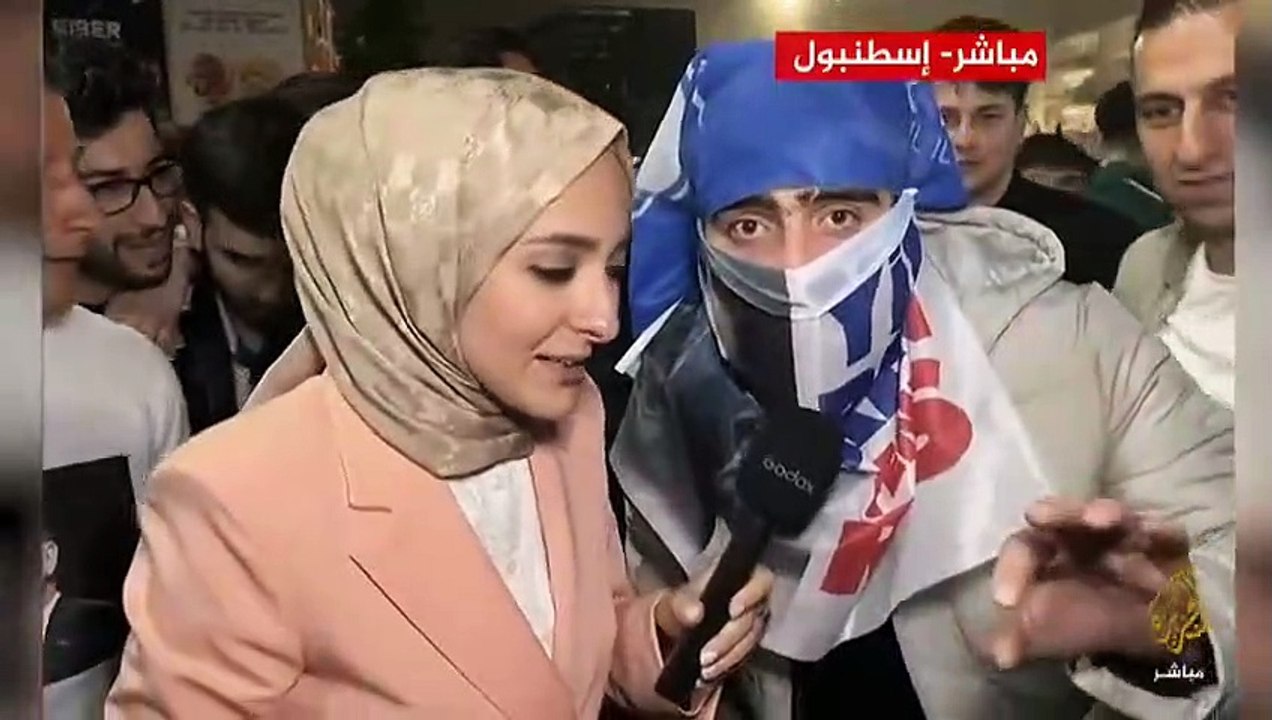 Seçim kutlamasını Suriyelilerle yapan bir vatandaş: Dursunlar, kardeşimiz ama arada bir de gitsinler, iki mermi atsınlar