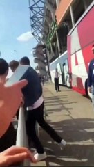 Ajaxlı Steven Berghuis taraftara yumruk attı! Özür diledi