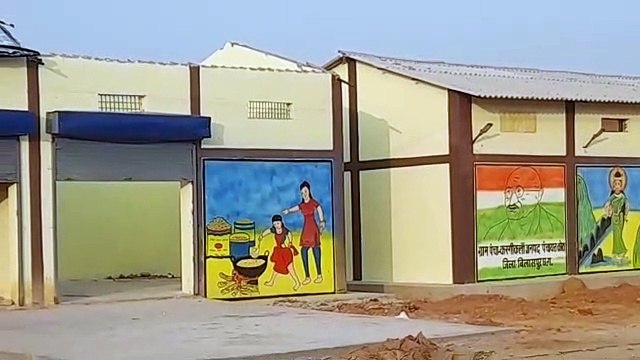 हवा का एक झोंका आया और रीपा के तहत बने प्रशिक्षण केन्द्र का उड़ गया शेड