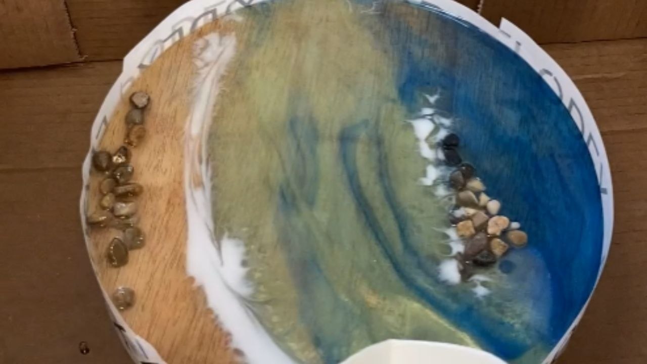 Artist makes a seascape with Resin *Incredible Resin Art Timelapse*