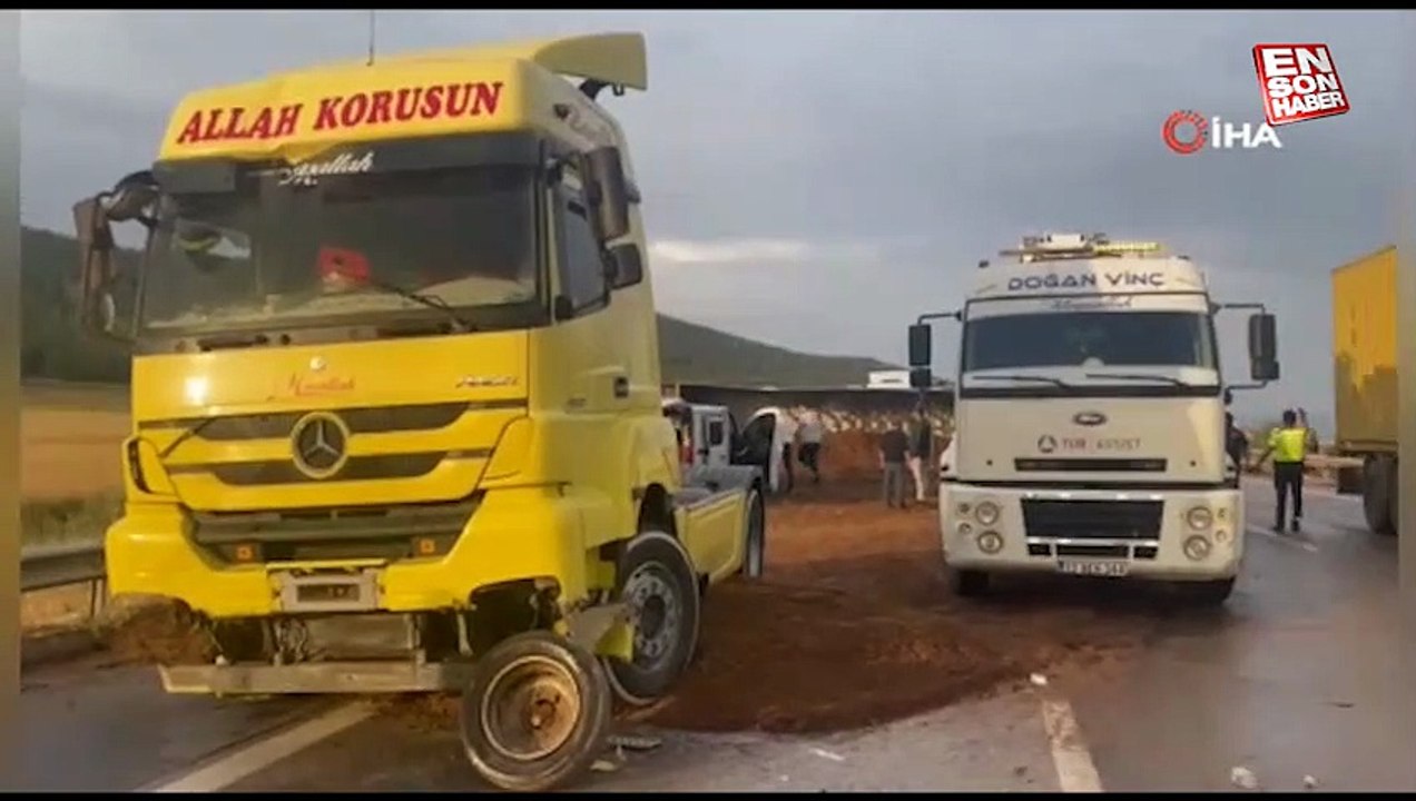 TAG Otoyolu'nda 5 aracın karıştığı kazada ortalık savaş alanına döndü