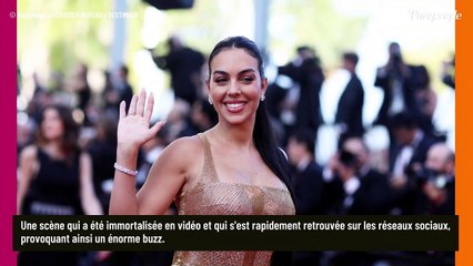 下载视频: Nabilla snobée par une immense star à Cannes ? Cette séquence qui fait vivement réagir les internautes