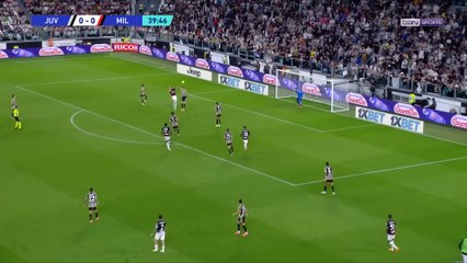 Résumé  Grâce à Giroud, Milan valide sa place en LDC, la Juventus au bord du précipice