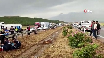 Otoyolu'nda 5 aracın karıştığı feci kaza: 2 ölü, 20 yaralı