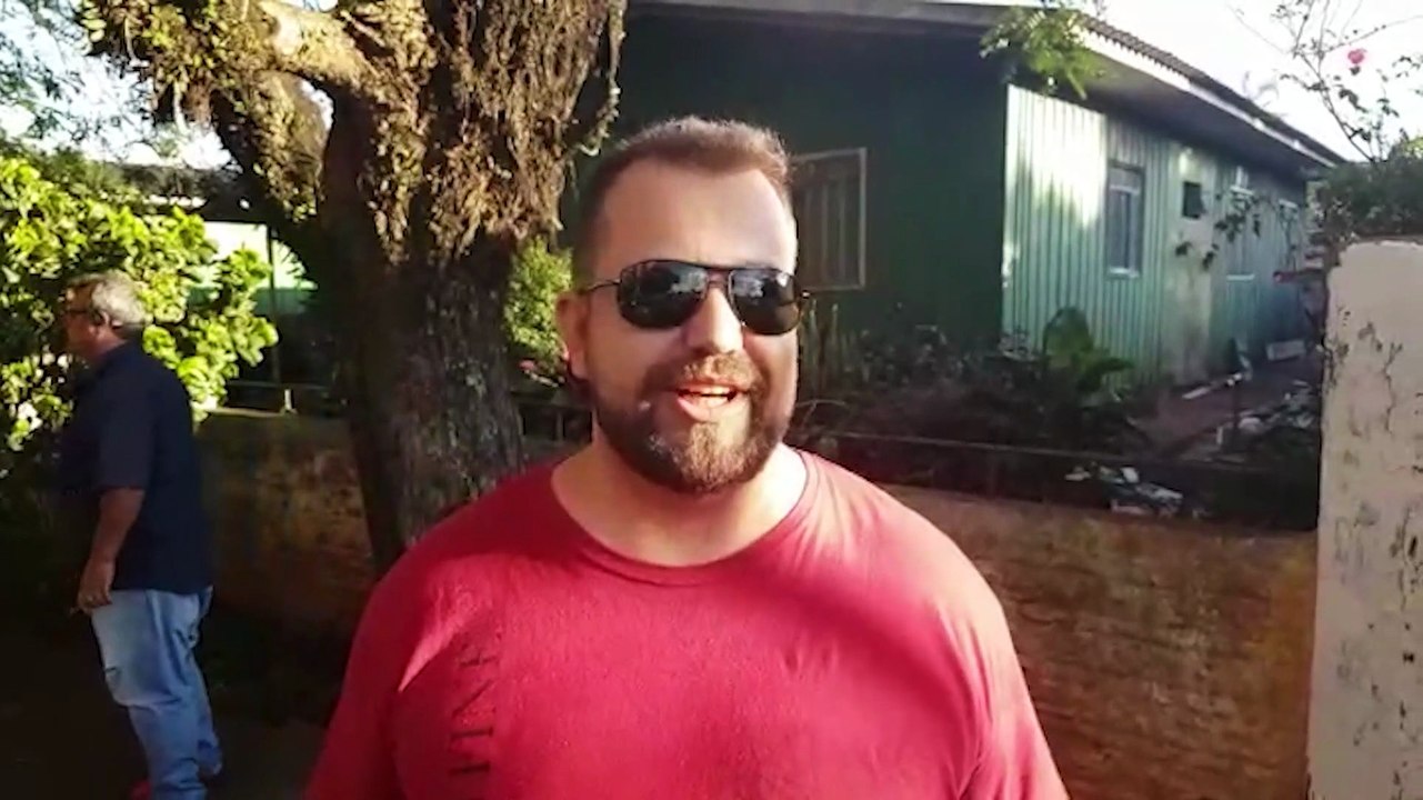 Motoristas de aplicativo fazem buzinaço para cobrar homem que não paga corridas