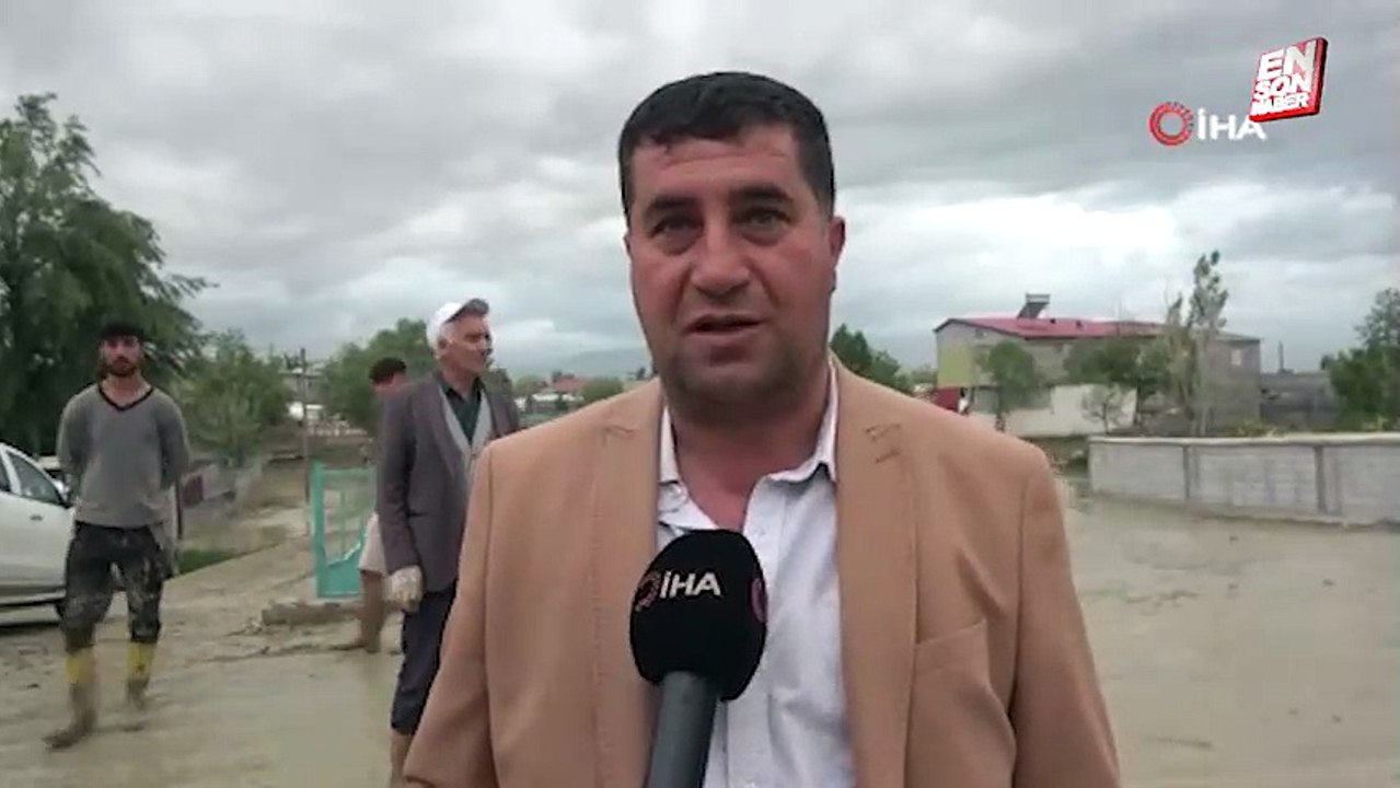 Muş'ta sel felaketi: 5 araç ve 35 ev hasar gördü