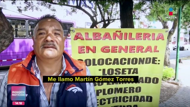 Adultos mayores salen a las calles en busca d etrabajo