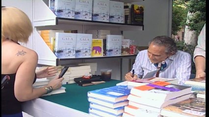 Miles de personas dan un emotivo último adiós a Antonio Gala en Córdoba