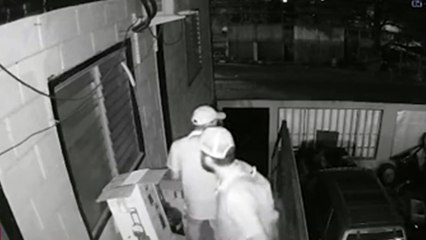 Captan a dos sujetos robando en una tienda de herramientas en San Pedro Sula
