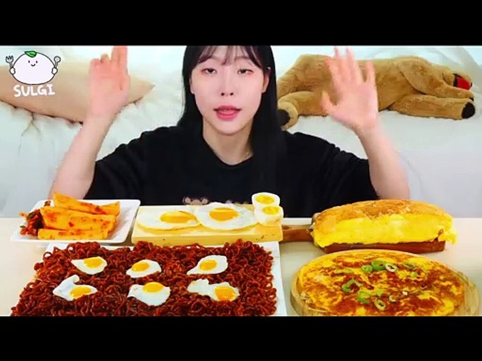 ASMR MUKBANG Egg Party with Black bean noodles, Omelet, Vegetable Pancakes, Fried eggs, Kimchi.