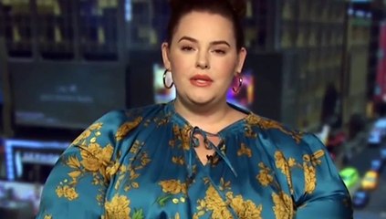 Le modèle féminin le plus "gras" du monde, au moment où elle a enlevé son manteau, les hommes présents étaient excités