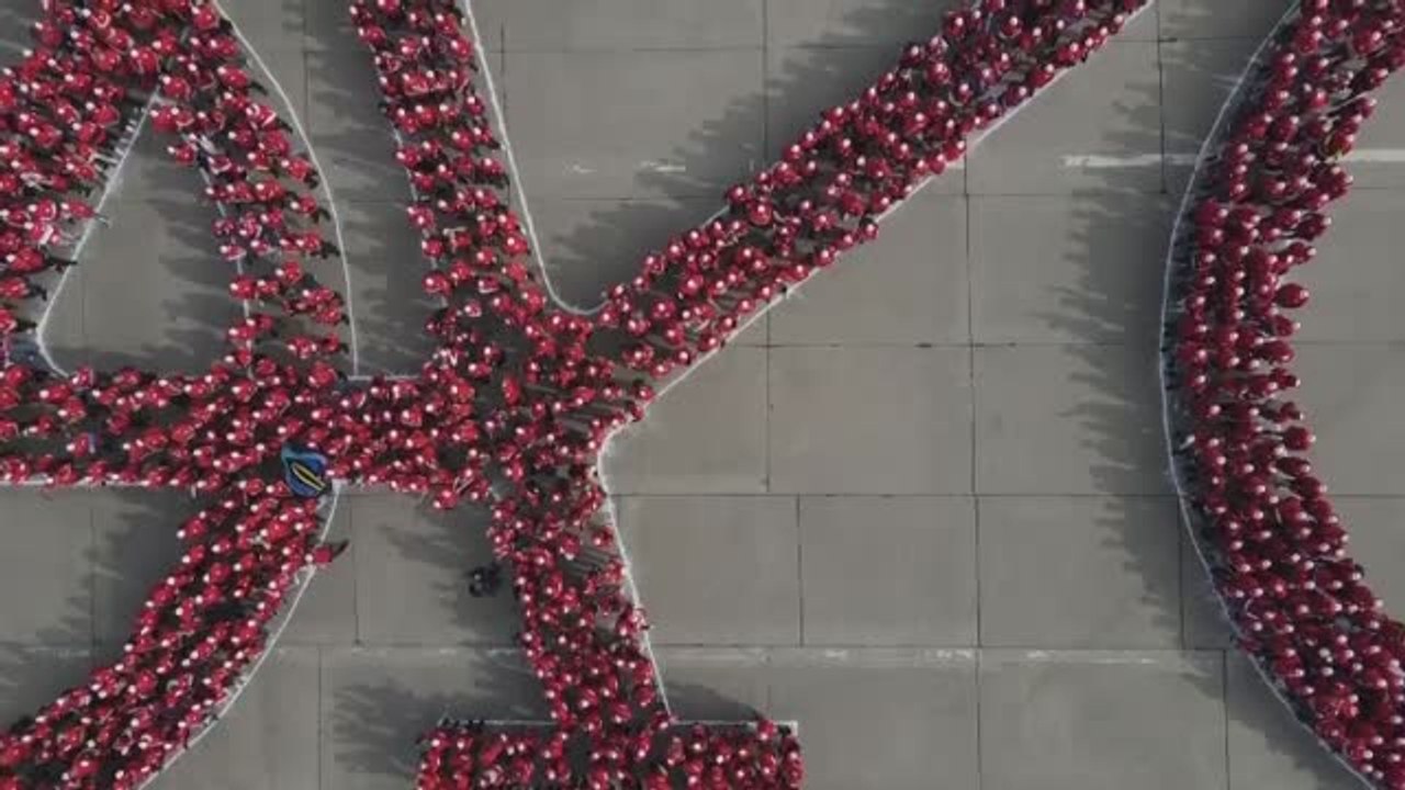 Chile logra el récord Guinness al formar la bicicleta humana más grande del mundo