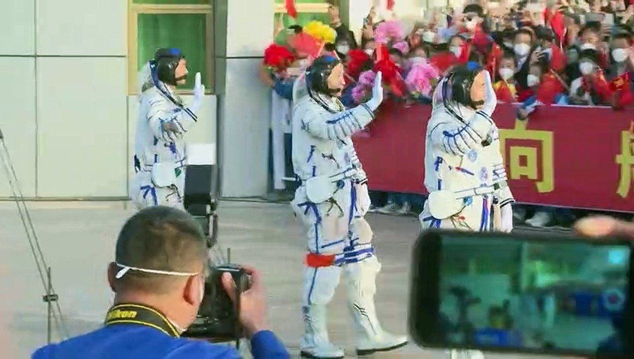 Erster ziviler Taikonaut zu Chinas Weltraumstation gestartet