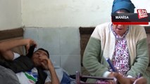 Manisa’da engelli oğluyla evden atılınca, kahvehaneye sığındı