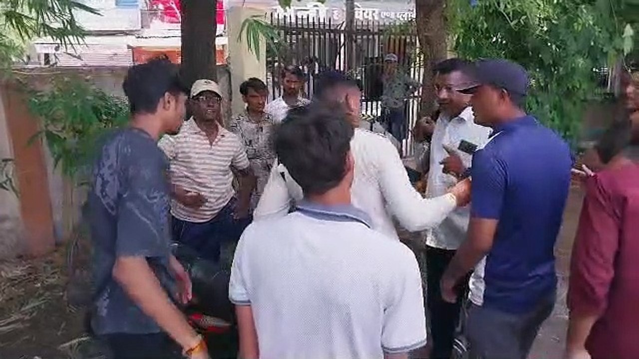 स्विमिंग पूल में मारपीट, युवकों ने कोच को रॉड औ...