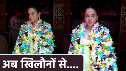 Urfi Javed Lime Green Co-ord Set With Soft Toys Jacket Look Viral Watch Video । Boldsky