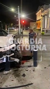 #Preliminar Aparatoso choque sobre el cruce de las avenidas Enrique Díaz de León y Vallarta, el alcohol podría ser la causa de este percance #GuardiaNocturna