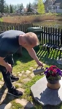 Il cache un secret à sa femme dans son jardin pour ses soirées entre potes