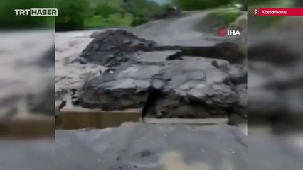 Kastamonu'da sağanak sele dönüştü: Köprü yıkıldı, yol çöktü