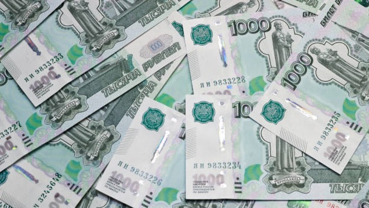 Как обезопасить сбережения при банковских сбоях