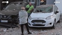Ucraina, colpito un palazzo a Kiev: un morto e 4 feriti