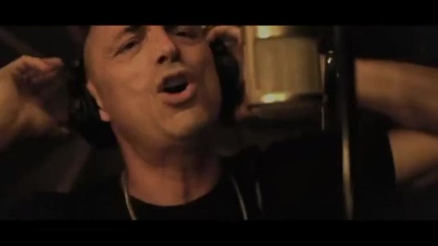 Nuda , esce il videoclip del nuovo singolo di Alex Britti