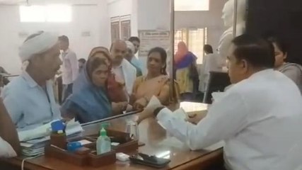 सागर: ग्रामीणों की कलेक्टर से गुहार,समिति प्रबंधक पर कार्रवाई करो सरकार,जाने माजरा