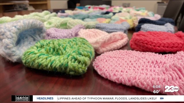 Bakersfield students knit beanies for NICU babies | KERN'S KINDNESS