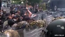 Kosovo, video degli scontri in cui sono stati feriti militari italiani