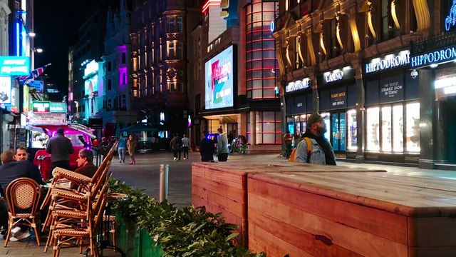 MÚSICA PARA COMER EN RESTAURANTES MODERNOS