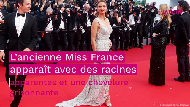 Sylvie Tellier au naturel, elle affiche ses racines apparentes et ses cheveux gris