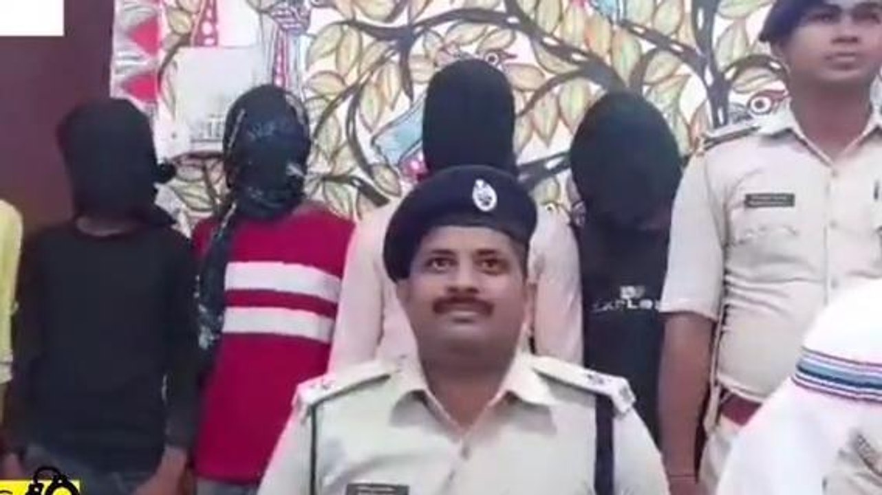 जमुई: लूट की योजना बनाते 8 लुटेरा गिरफ्तार, पिस्टल जिंदा कारतूस बरामद