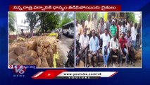 Farmers Protest On Road And Stop Vehicles Over Govt Negligence In IKP Centre | Mancherial | V6 News