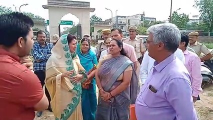 प्रभारी मंत्री ने अर्बन हाट बाजार निर्माण कार्य का लिया जायजा
