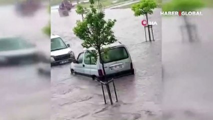 Tekirdağ'da araçlar suya gömüldü, sürücüler tepki gösterdi