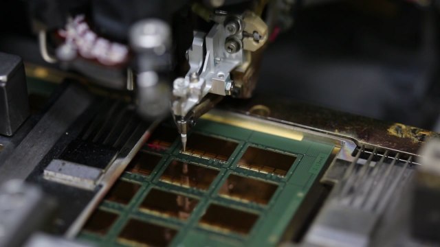 올해 반도체 수출 비중 15% 선 무너져...2016년 이후 처음 / YTN