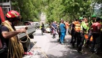 Incidente, bus extraurbano finisce in scarpata: venti feriti, diversi sono studenti / VIDEO