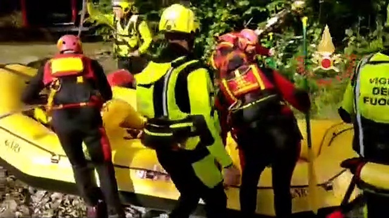 Laino Borgo, 17enne di Reggio dispersa nel fiume Lao: ricerche in corso. Recuperati due giovani