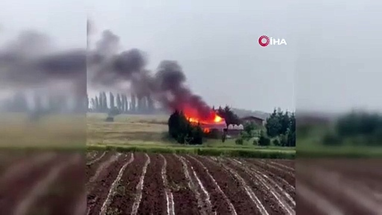 La foudre a mis le feu à une villa transformée en boule de feu
